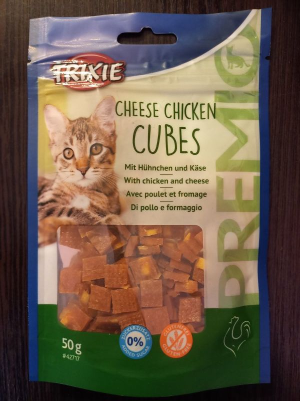 Ласощі для котів Trixie Cheese Chicken Cubes, кубики з сиром та куркою