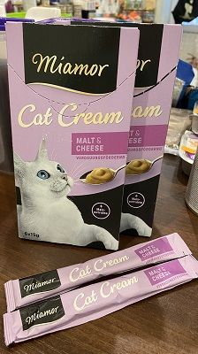 Ласощі для котів Miamor Cat Cream Malt & Cheese для виведення шерсті
