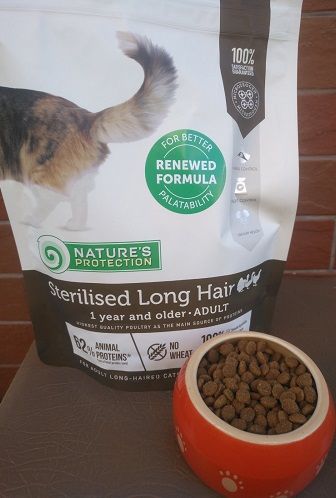 Сухий корм для стерилізованих довгошерстних котів Nature's Protection з м'ясом птиці 