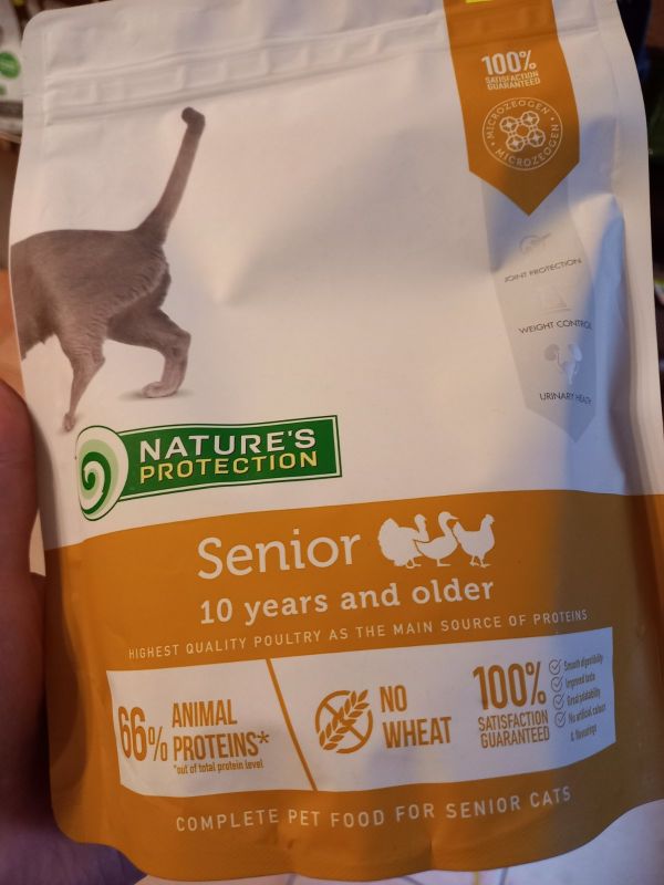 Сухий корм для старших котів віком від 10 років Nature's Protection Senior Cat з птицею, литовський