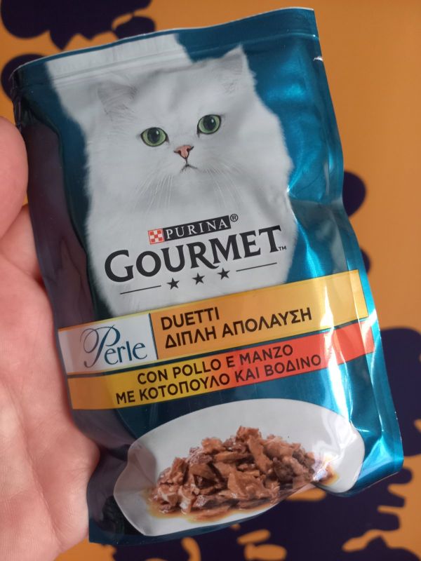 Консервований корм для дорослих котів Gourmet Perle з куркою та яловичиною